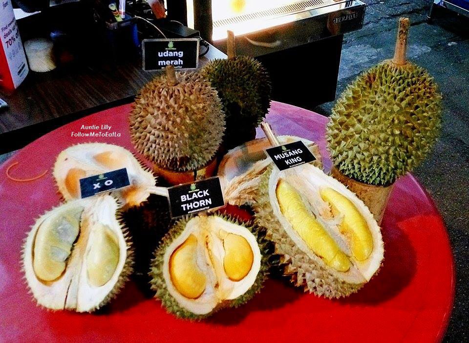 You are currently viewing Black Thorn Durian vs Musang King: Exploring the Differences